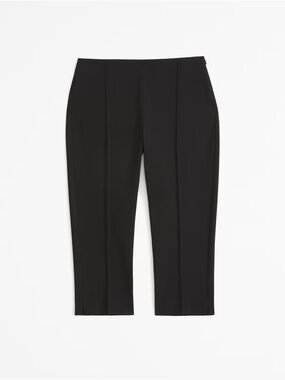 Low Rise Pintuck Capri Pant